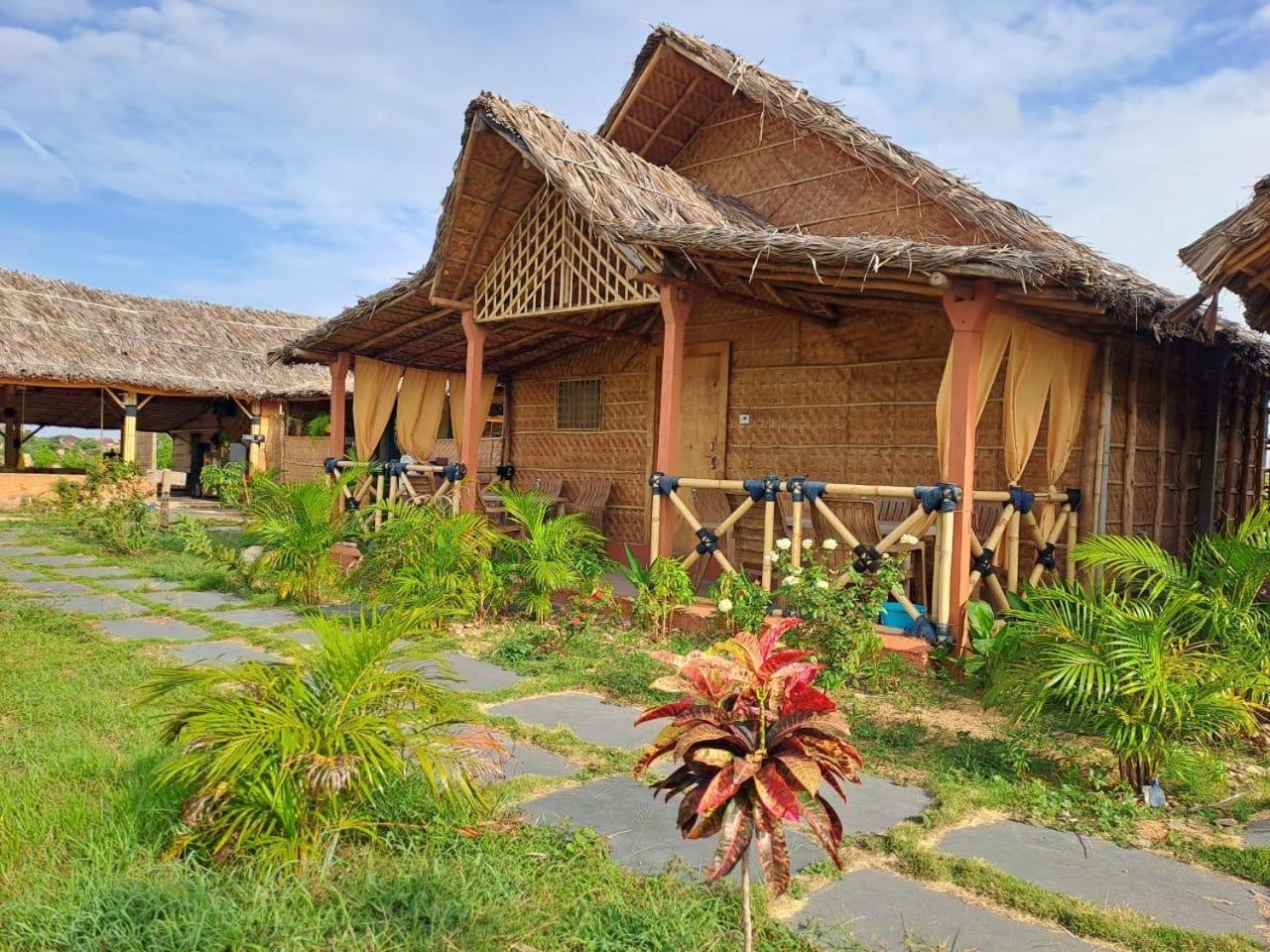 Отель Hampi Rasta Cafe Экстерьер фото