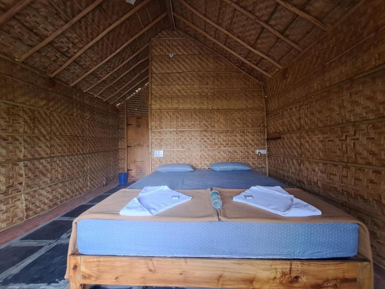 Отель Hampi Rasta Cafe Экстерьер фото
