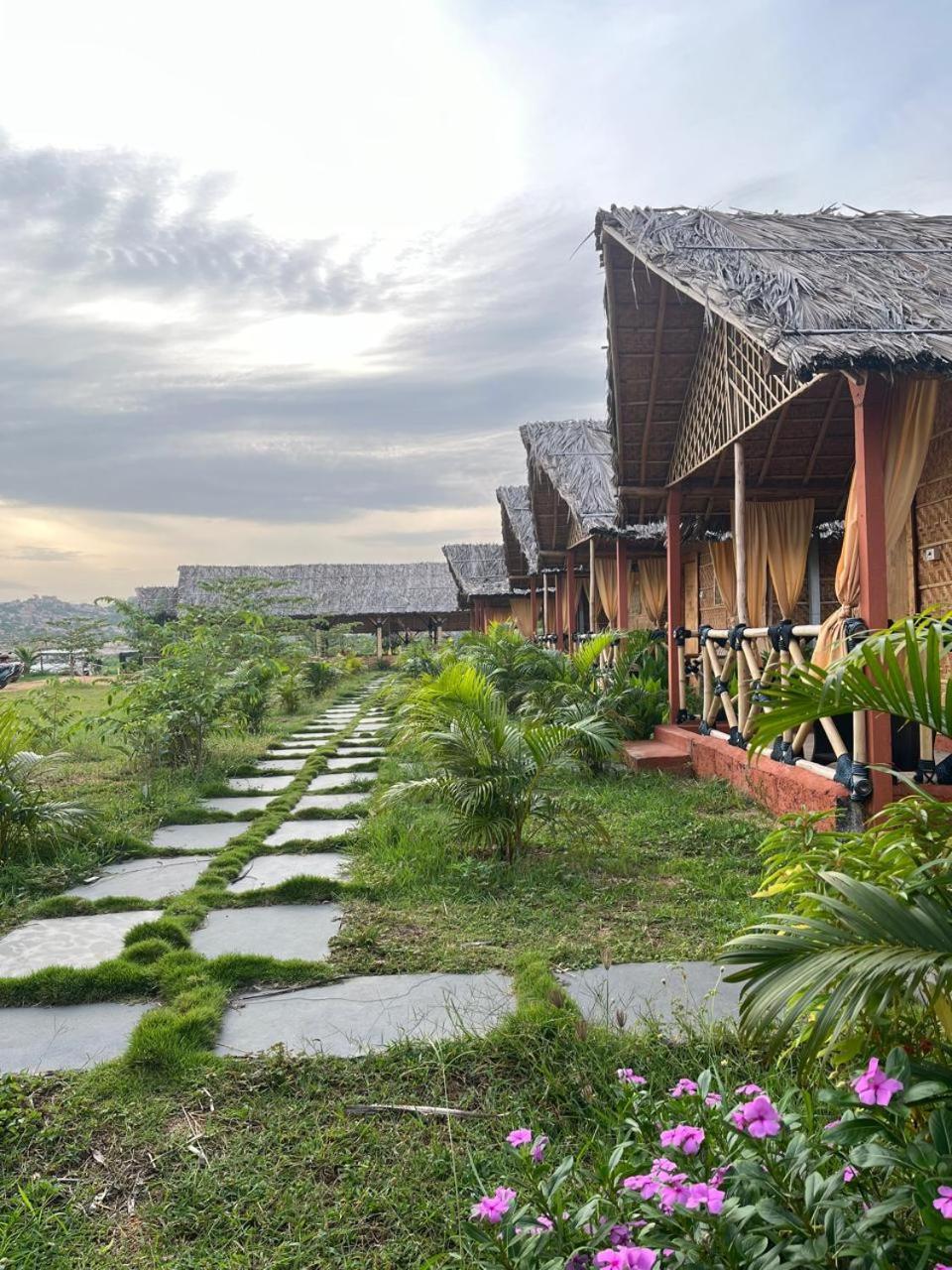 Отель Hampi Rasta Cafe Экстерьер фото