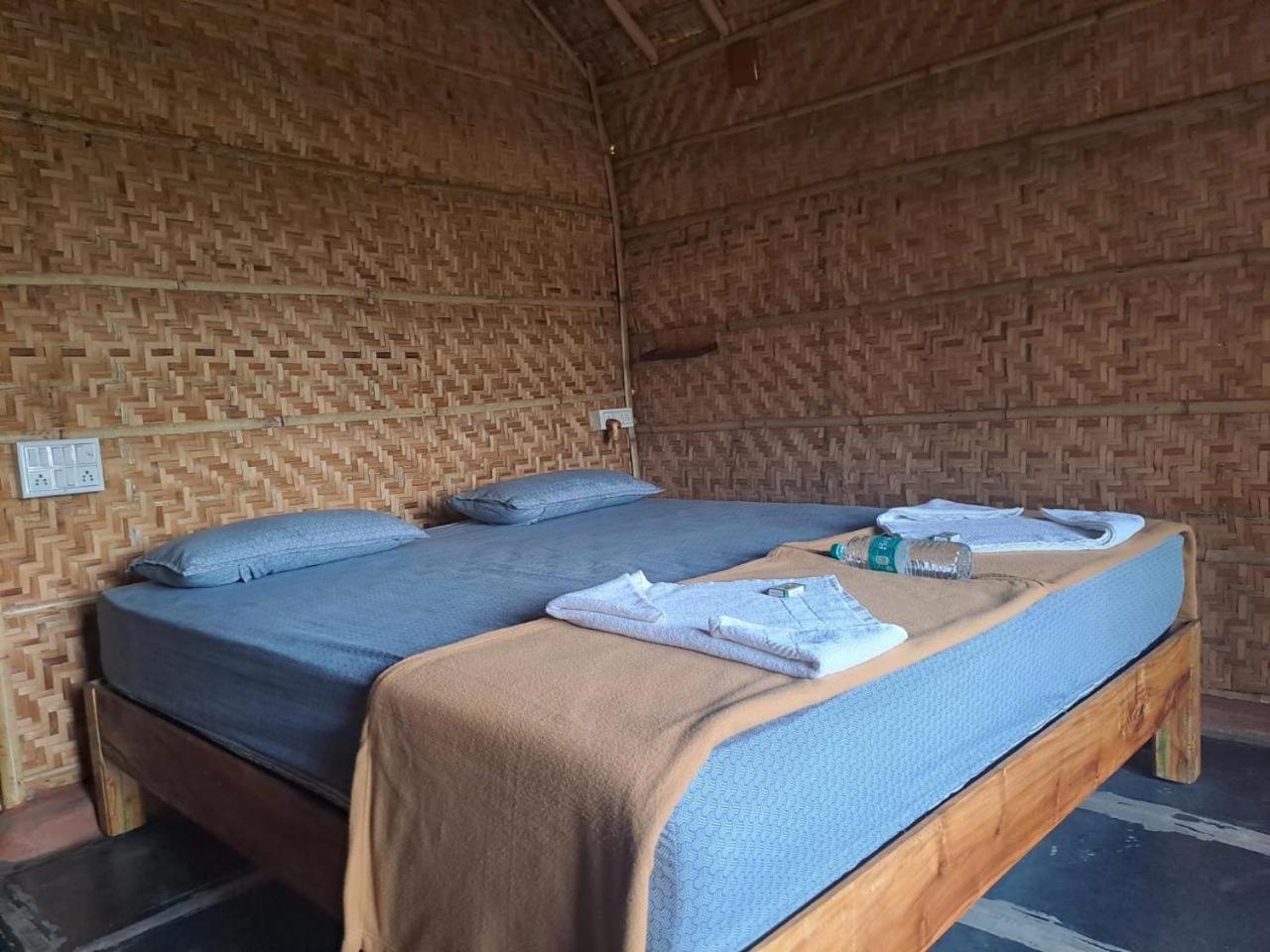 Отель Hampi Rasta Cafe Экстерьер фото